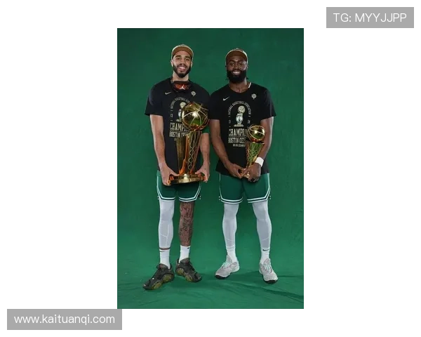 布朗称赞塔图姆积极参与客场比赛展现出色团队精神